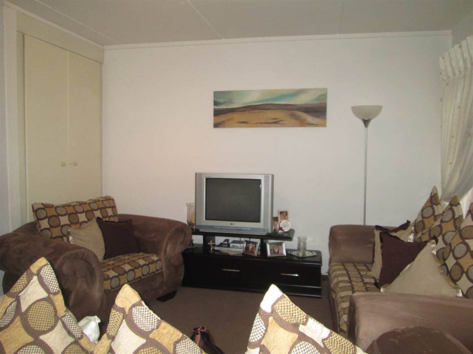 1 Bed Apartment in Morninghill photo number 3