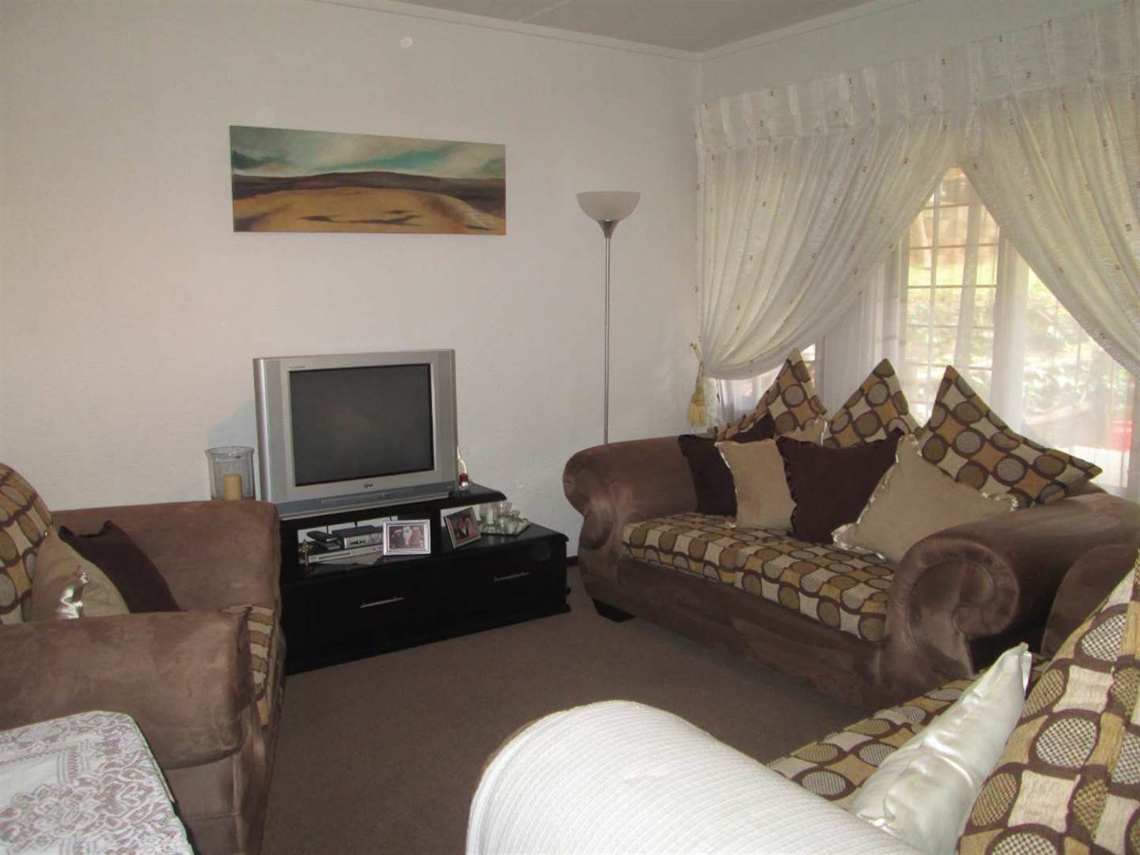 1 Bed Apartment in Morninghill photo number 2