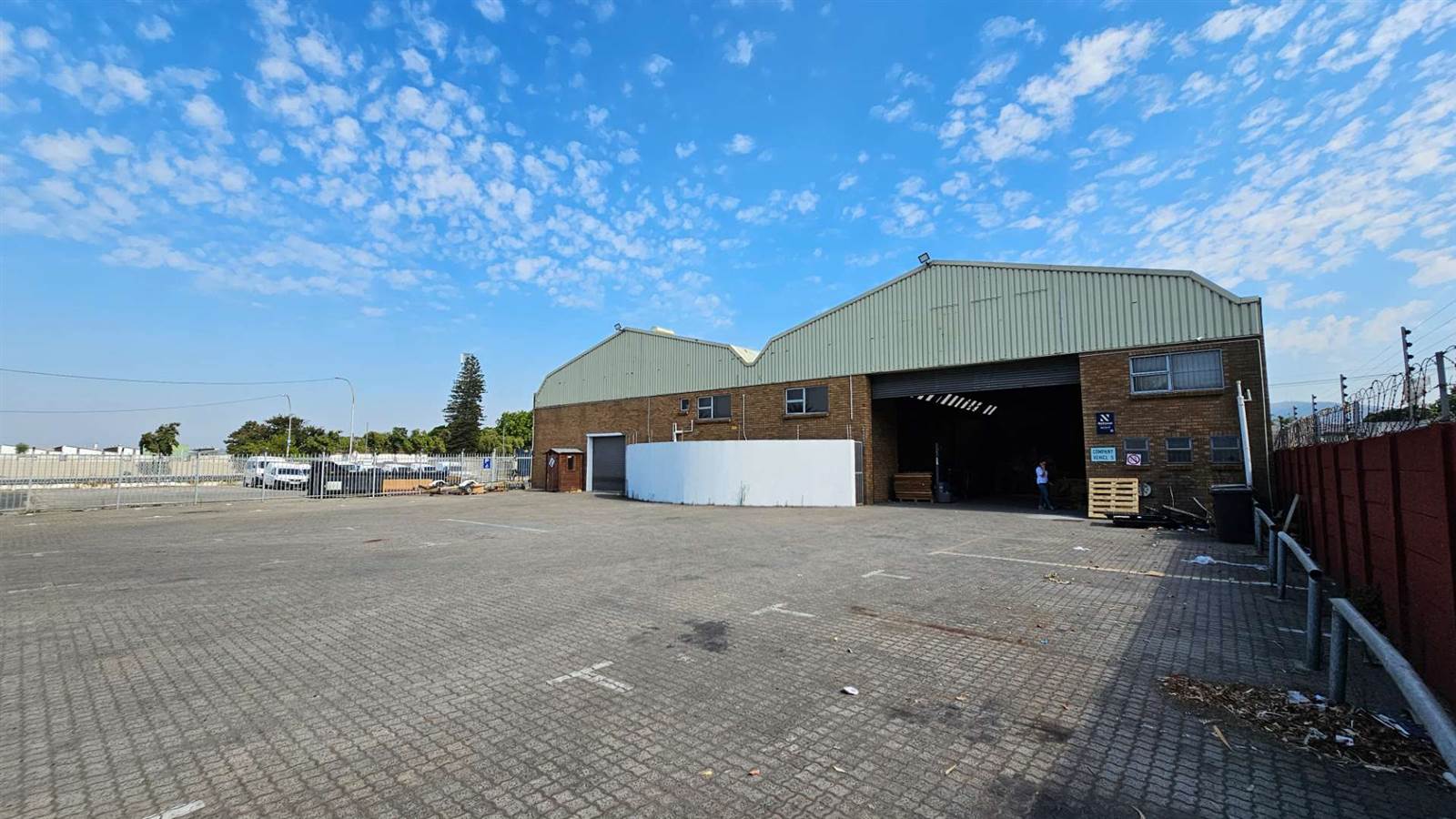 1079  m² Industrial space in Beaconvale photo number 1