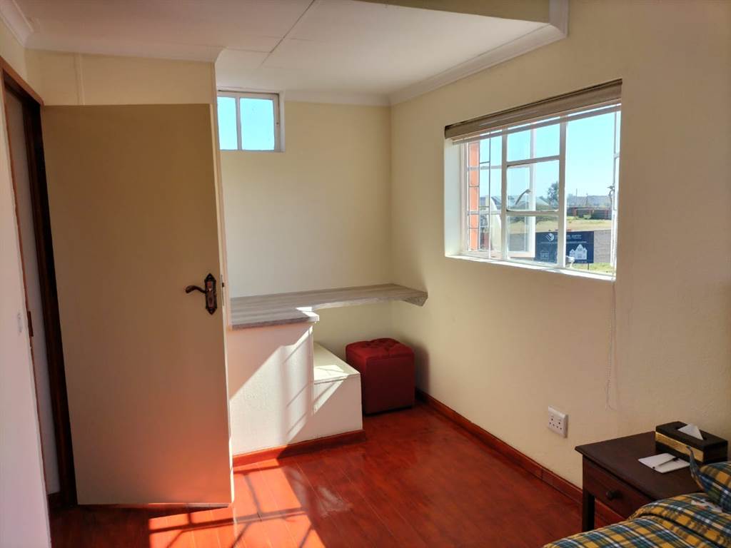 1 Bed Simplex in Waterval East photo number 25
