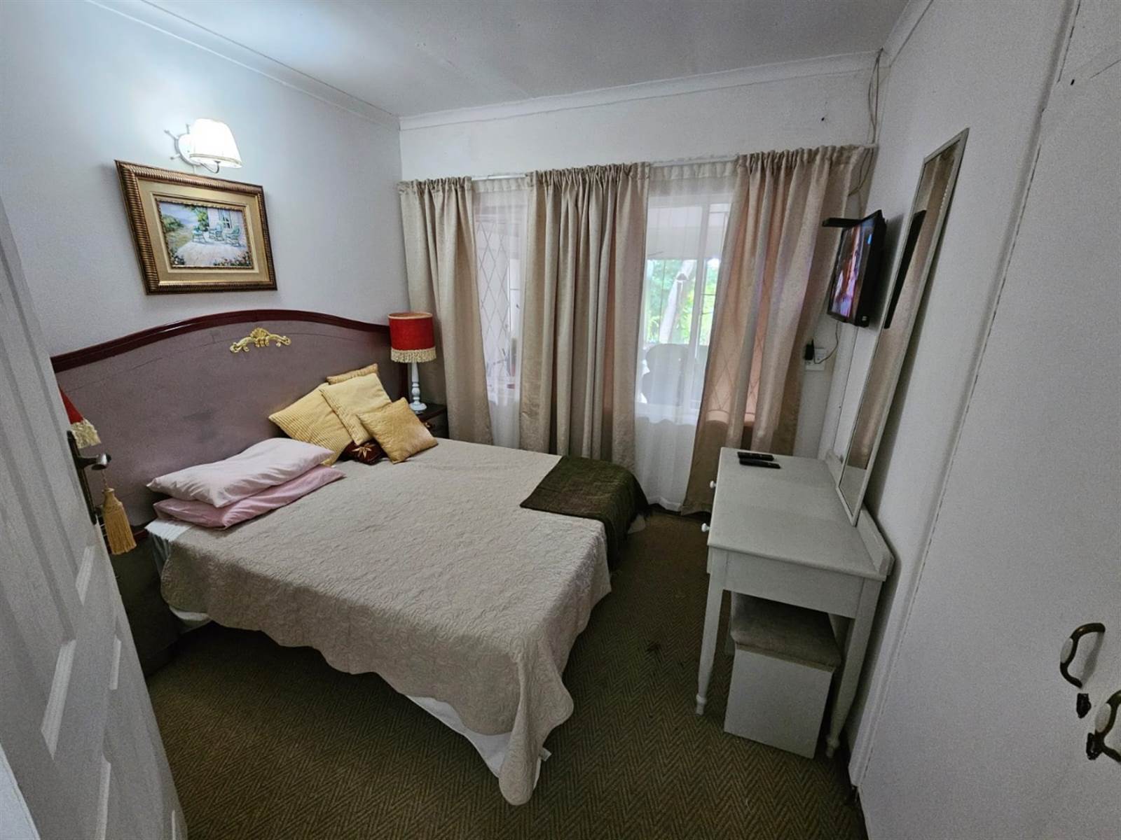 12 Bed House in Umtentweni photo number 16