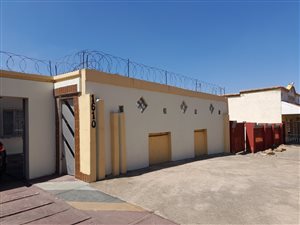 9 Bed House in Dube