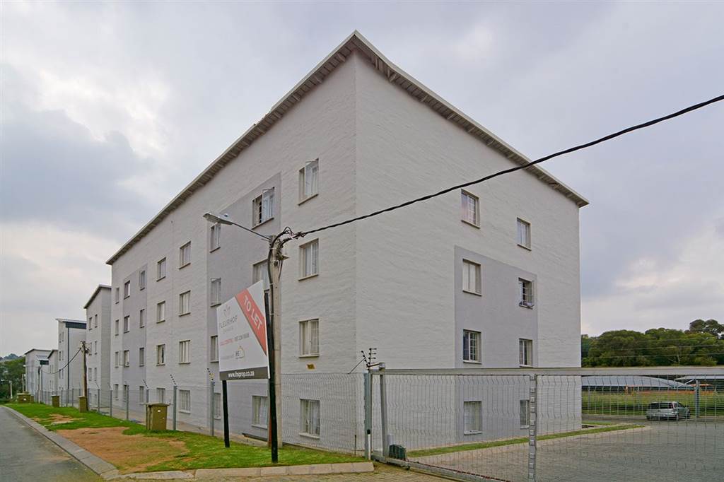 2 Bed Apartment in Fleurhof photo number 4