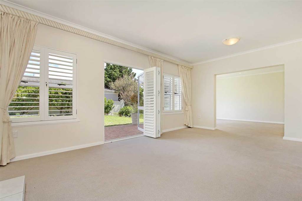 4 Bed House in Silvertree Estate photo number 5