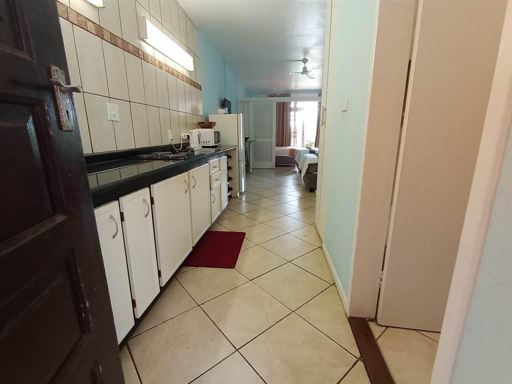 1.5 Bed Apartment in Winklespruit photo number 6