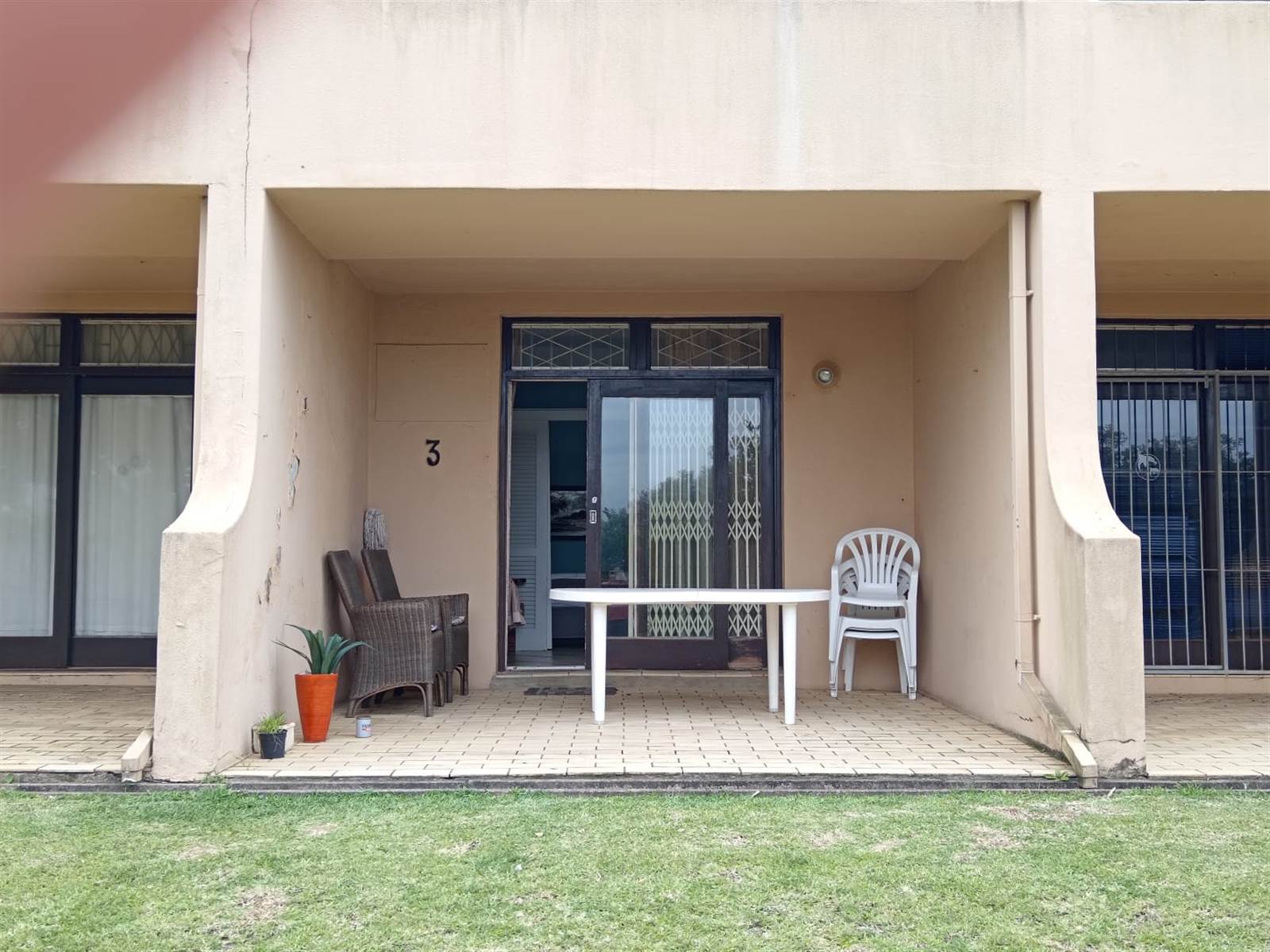 1.5 Bed Apartment in Winklespruit photo number 2