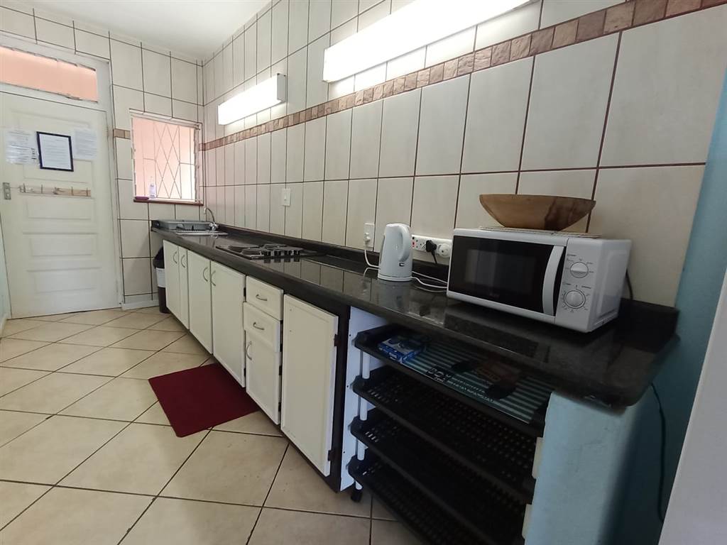 1.5 Bed Apartment in Winklespruit photo number 5