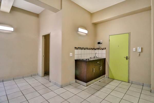 1 Bed Apartment in Johannesburg Central photo number 1