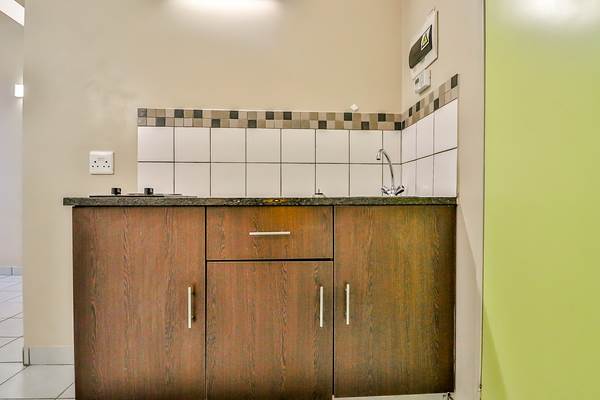 1 Bed Apartment in Johannesburg Central photo number 3