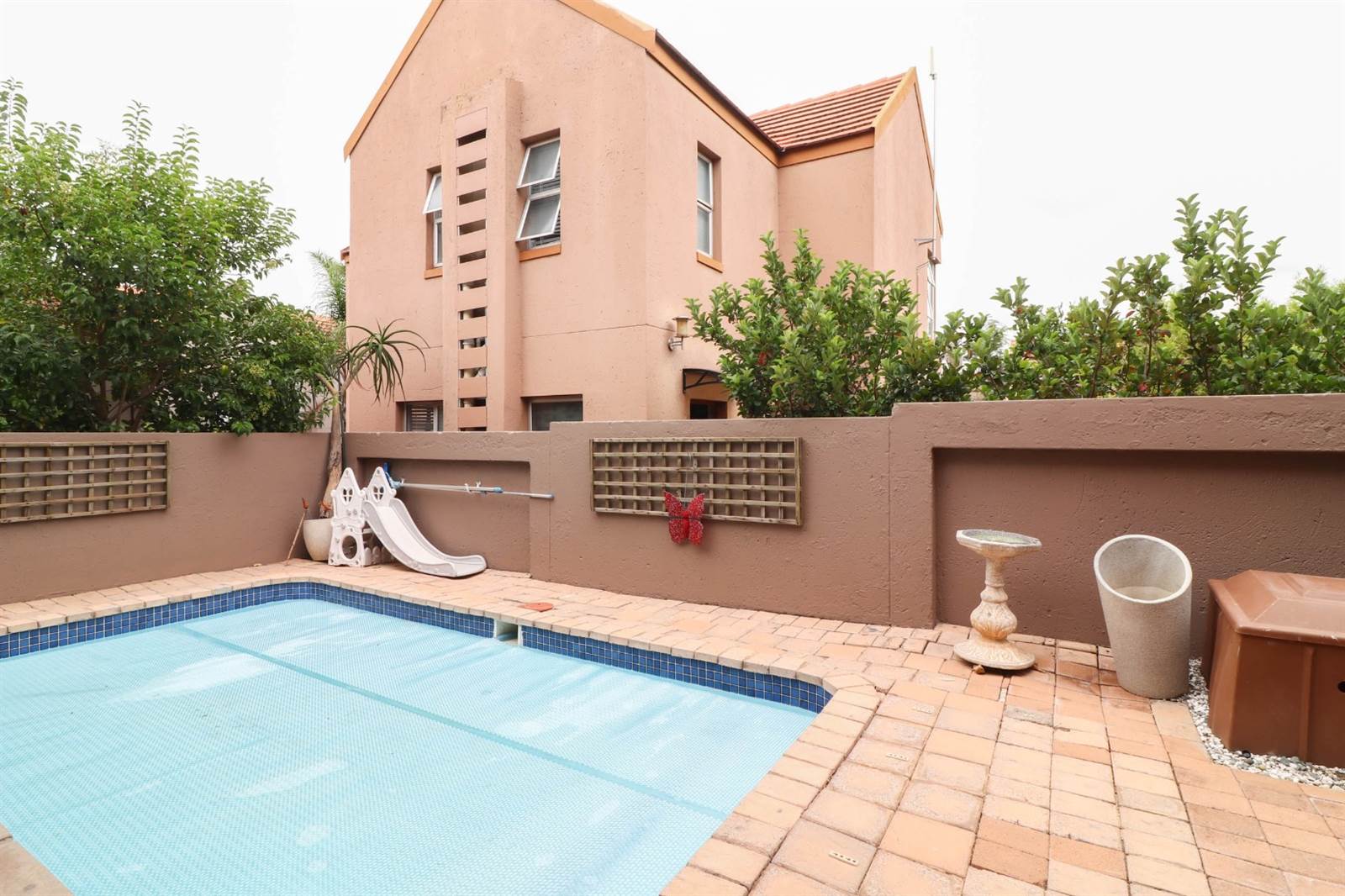 4 Bed Townhouse in Randpark Ridge photo number 21