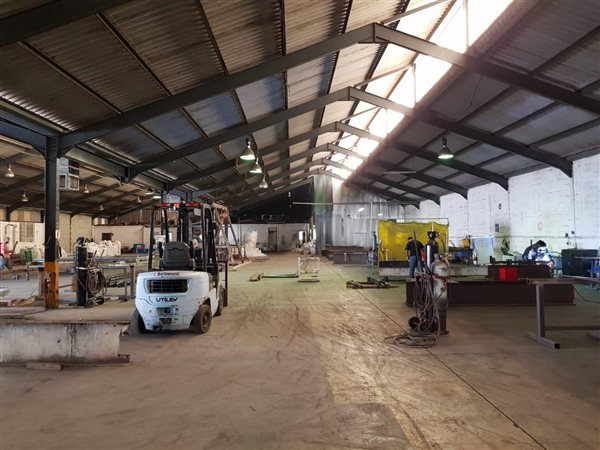 2 700  m² Industrial space