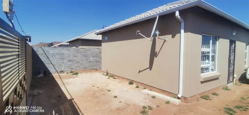 2 Bed House in Lenasia photo number 2