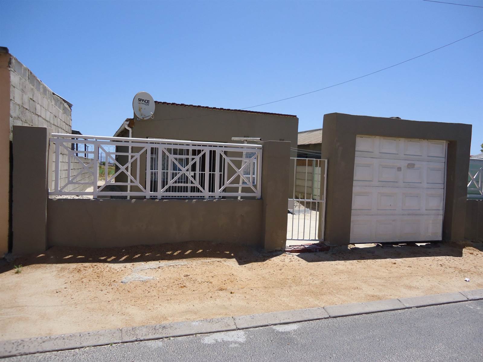 2 Bed House in Khayelitsha photo number 1