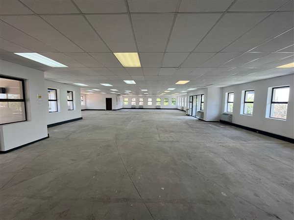 346  m² Commercial space in Hyde Park