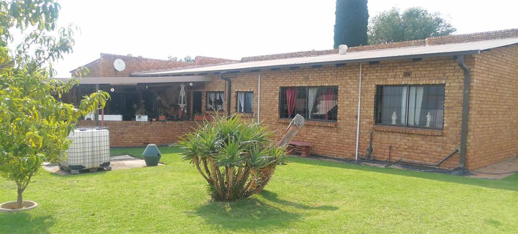 3 Bed House in Rensburg photo number 23