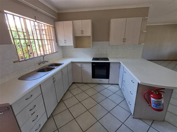 3 Bedroom Townhouse 3 Bedroom Townhouse