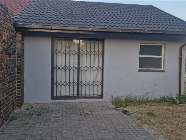 1 Bedroom Flat 1 Bedroom Flat