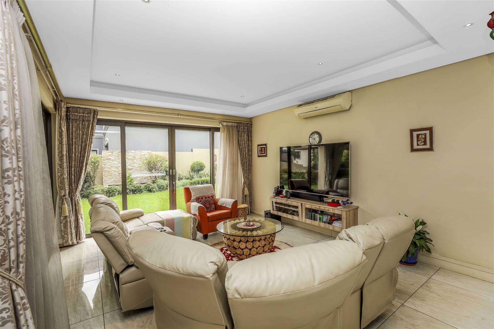 4 Bed Cluster in Woodmead photo number 6