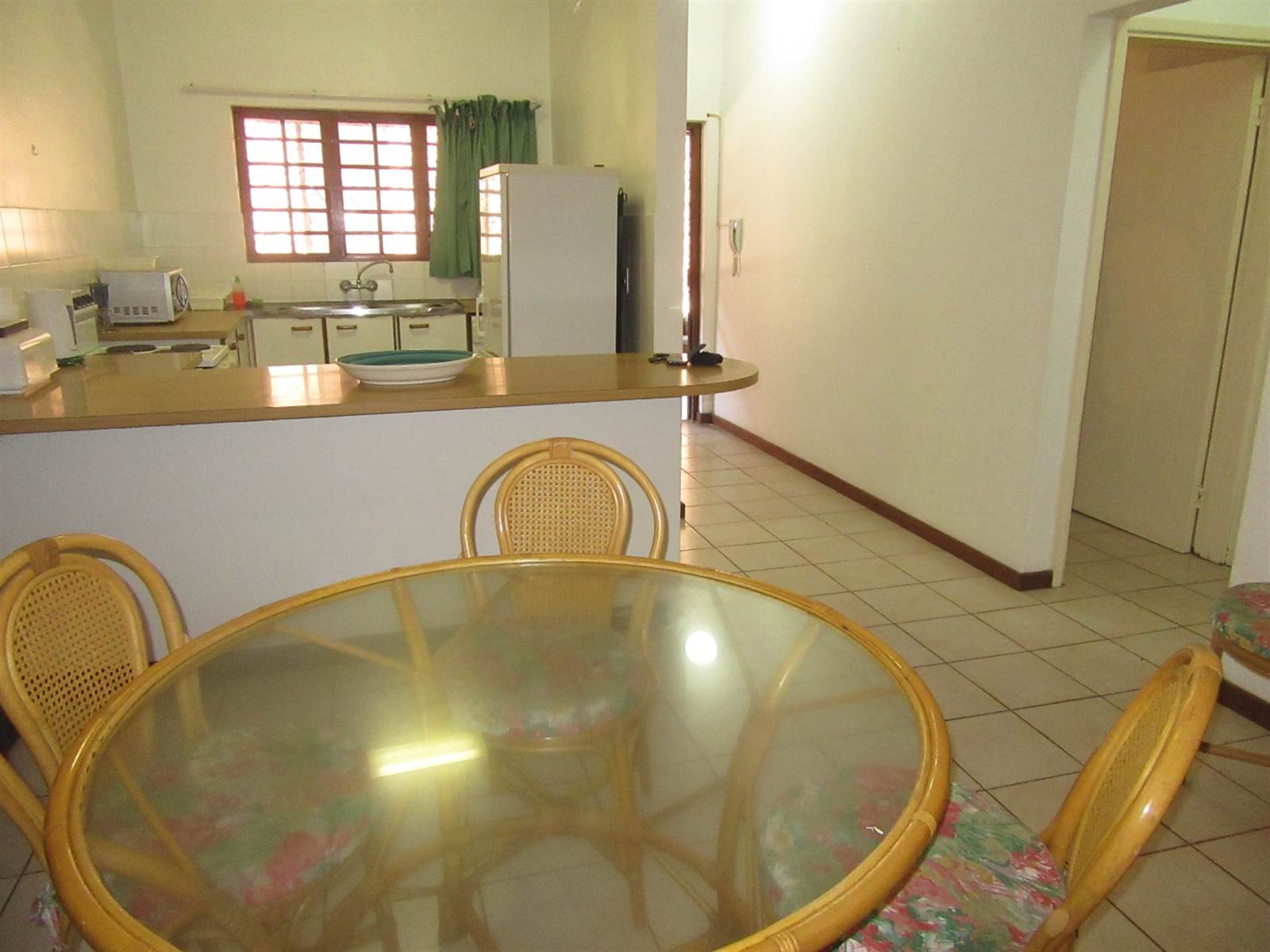 2 Bed Townhouse in Scottburgh Central photo number 8