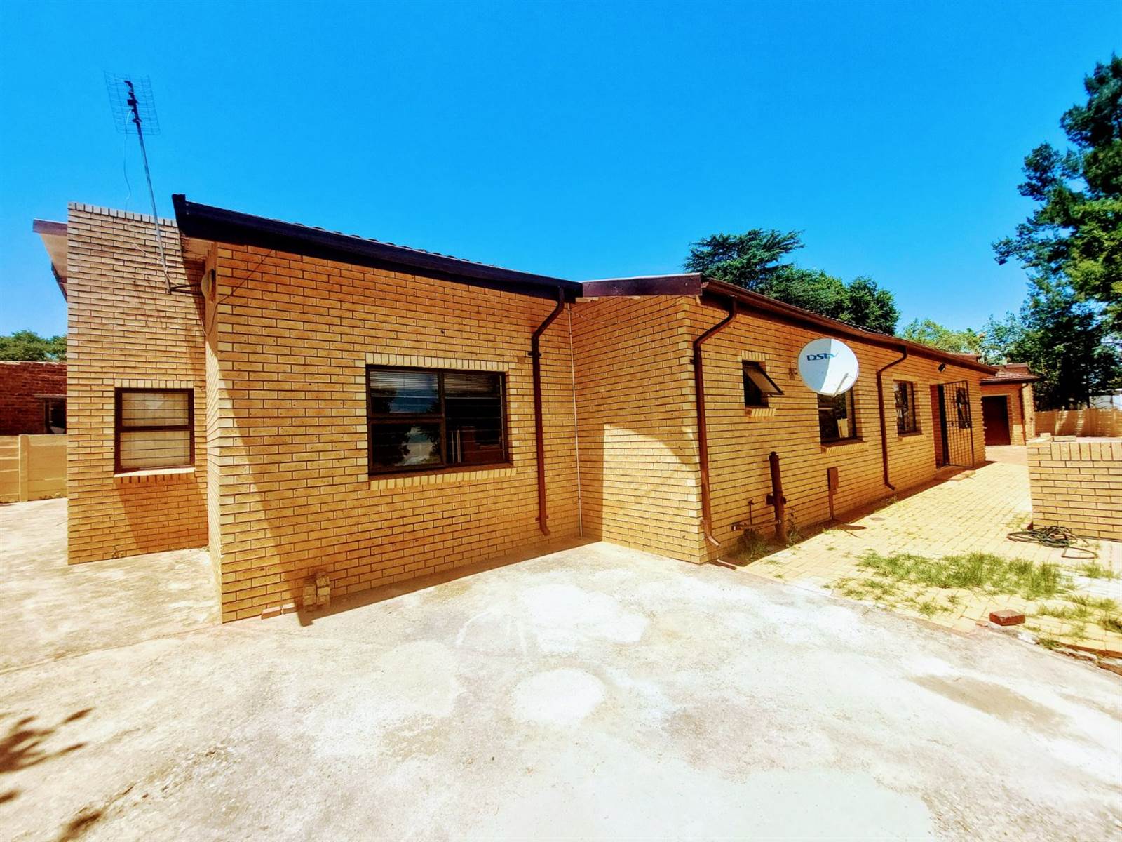 5 Bed House in Johannesburg North photo number 28