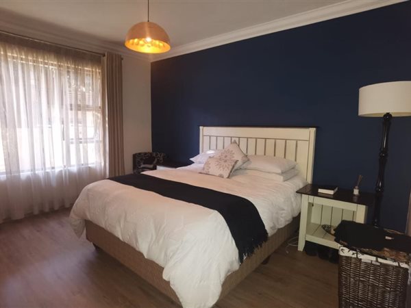 2 Bed Apartment in Thornhill