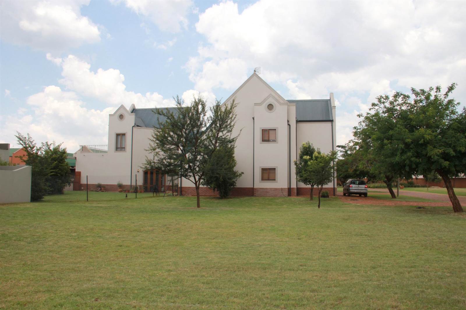4 Bed House in Elandsfontein AH photo number 6
