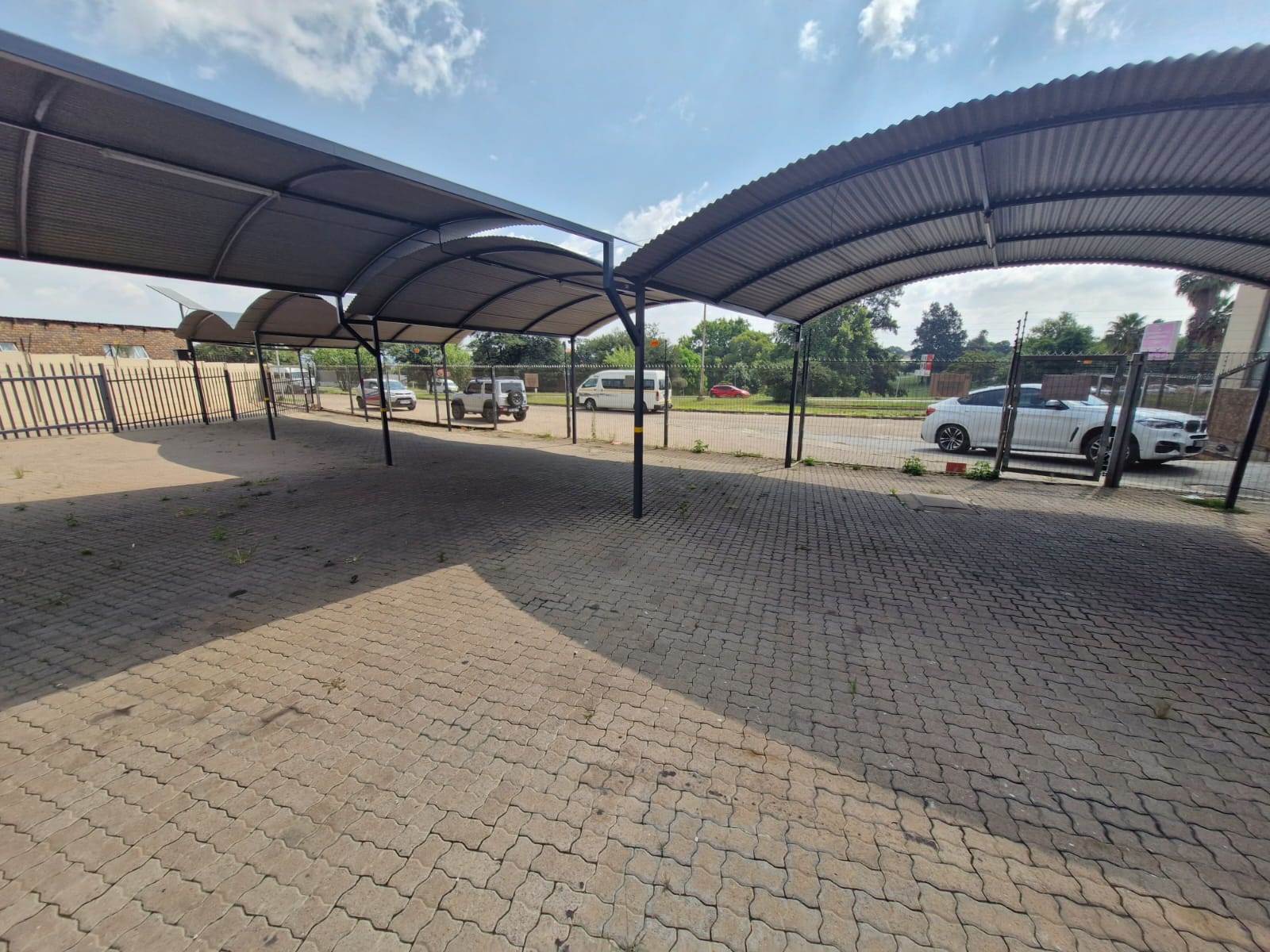 300  m² Retail Space in Klipfontein photo number 10