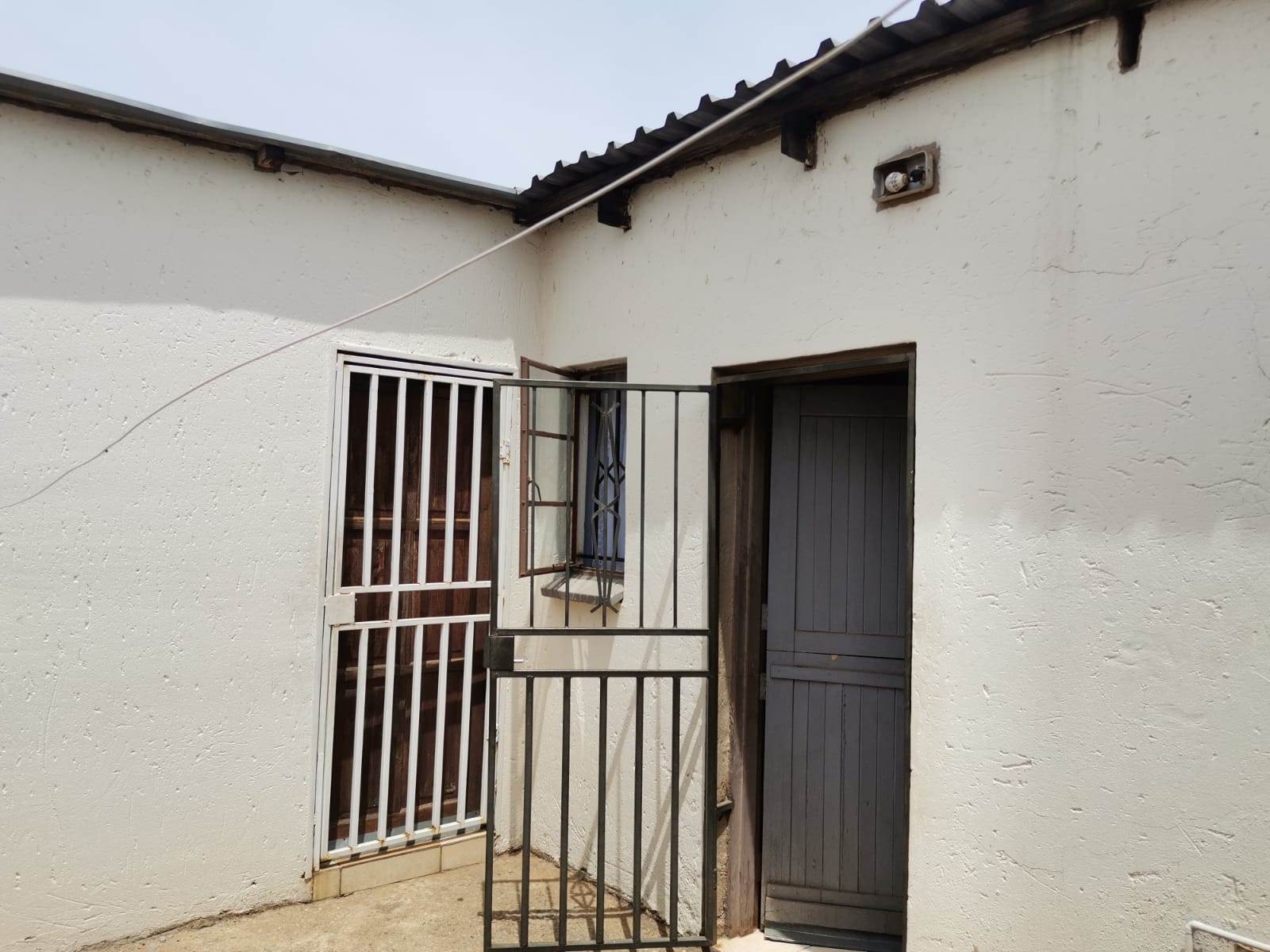 2 Bed House in Naledi photo number 9