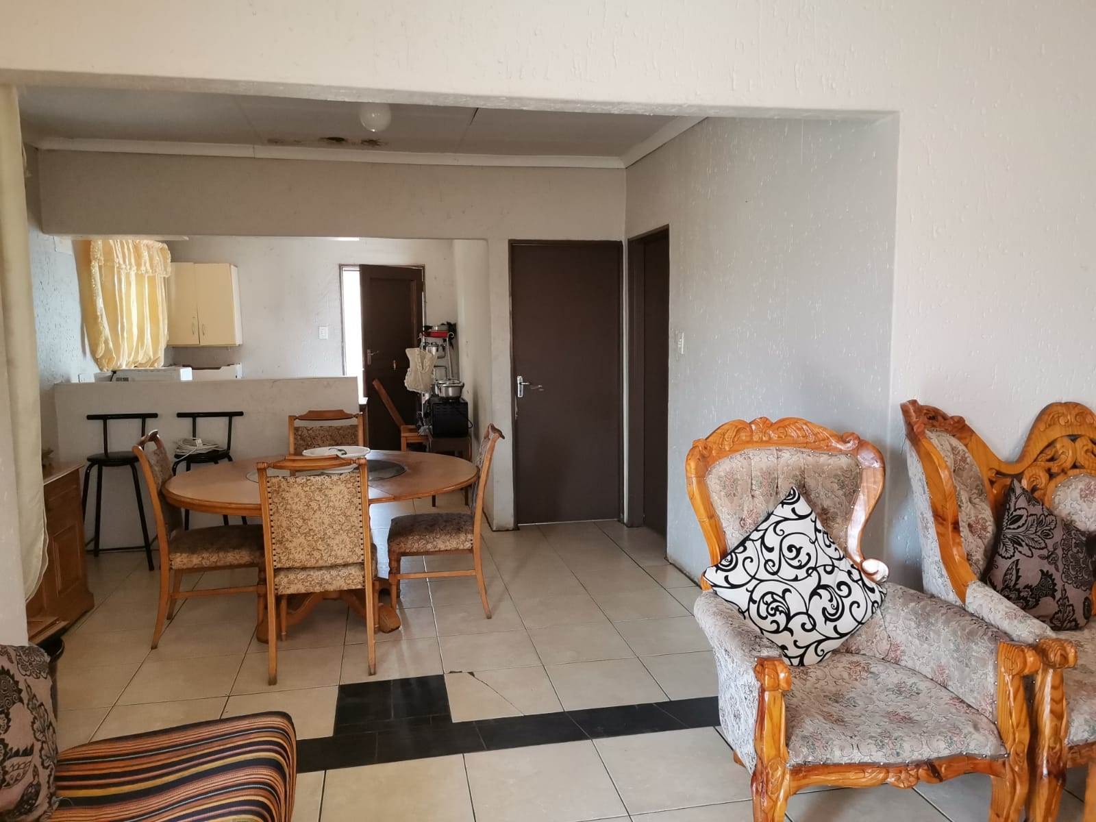 2 Bed House in Naledi photo number 2