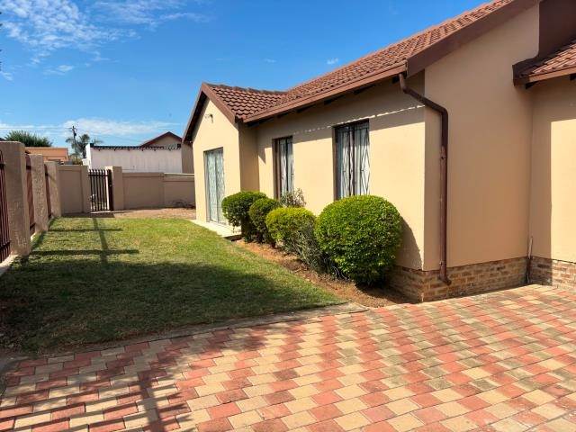 3 Bed House in Olievenhoutbosch photo number 16