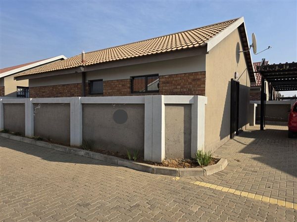 2 Bedroom Townhouse 2 Bedroom Townhouse