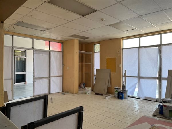 57  m² Retail Space in Parow Central