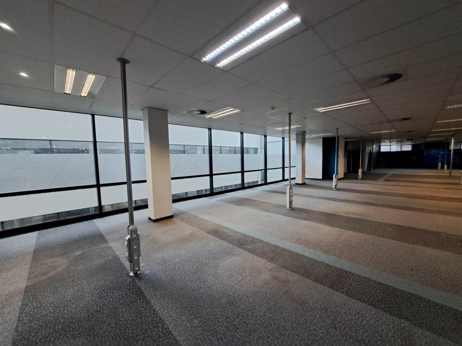 970  m² Office Space in Menlyn photo number 5