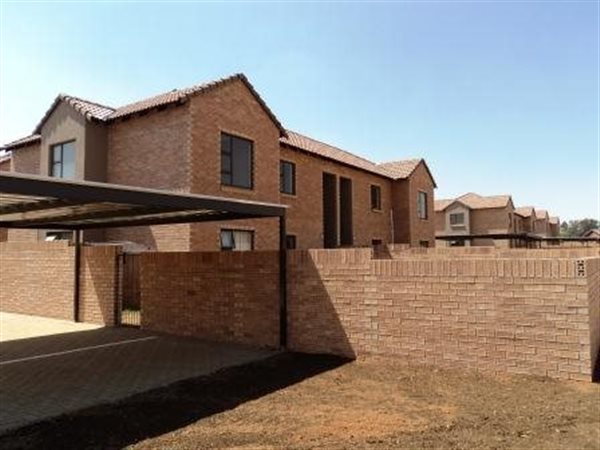 2 Bed Townhouse in Bainsvlei