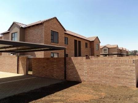 2 Bed Townhouse in Bainsvlei photo number 1