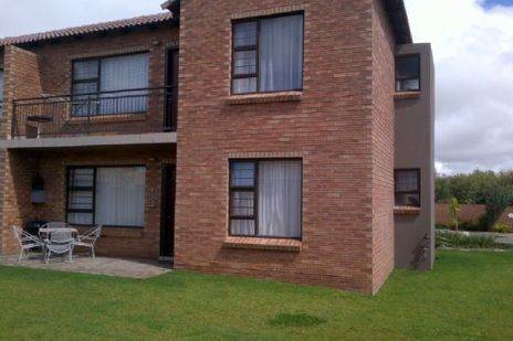 2 Bed Townhouse in Bainsvlei photo number 3