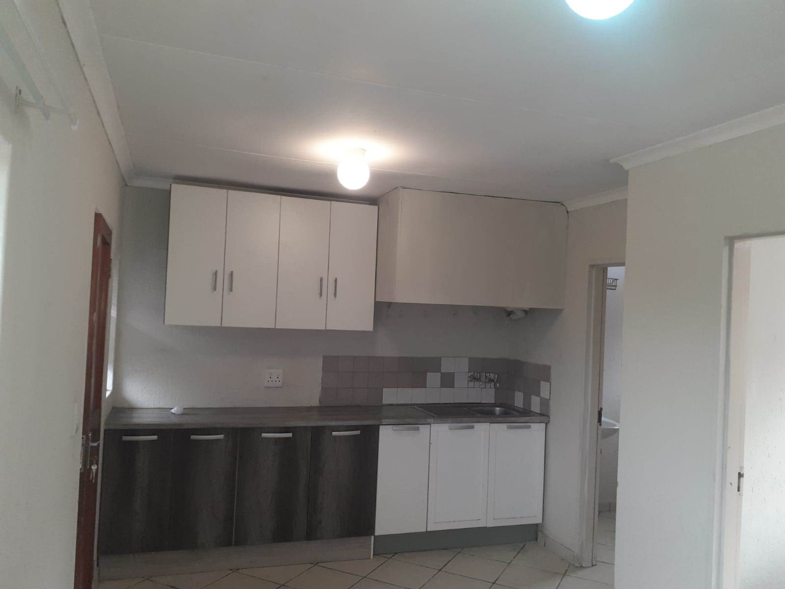 1 Bed Flat in Randfontein Central photo number 2