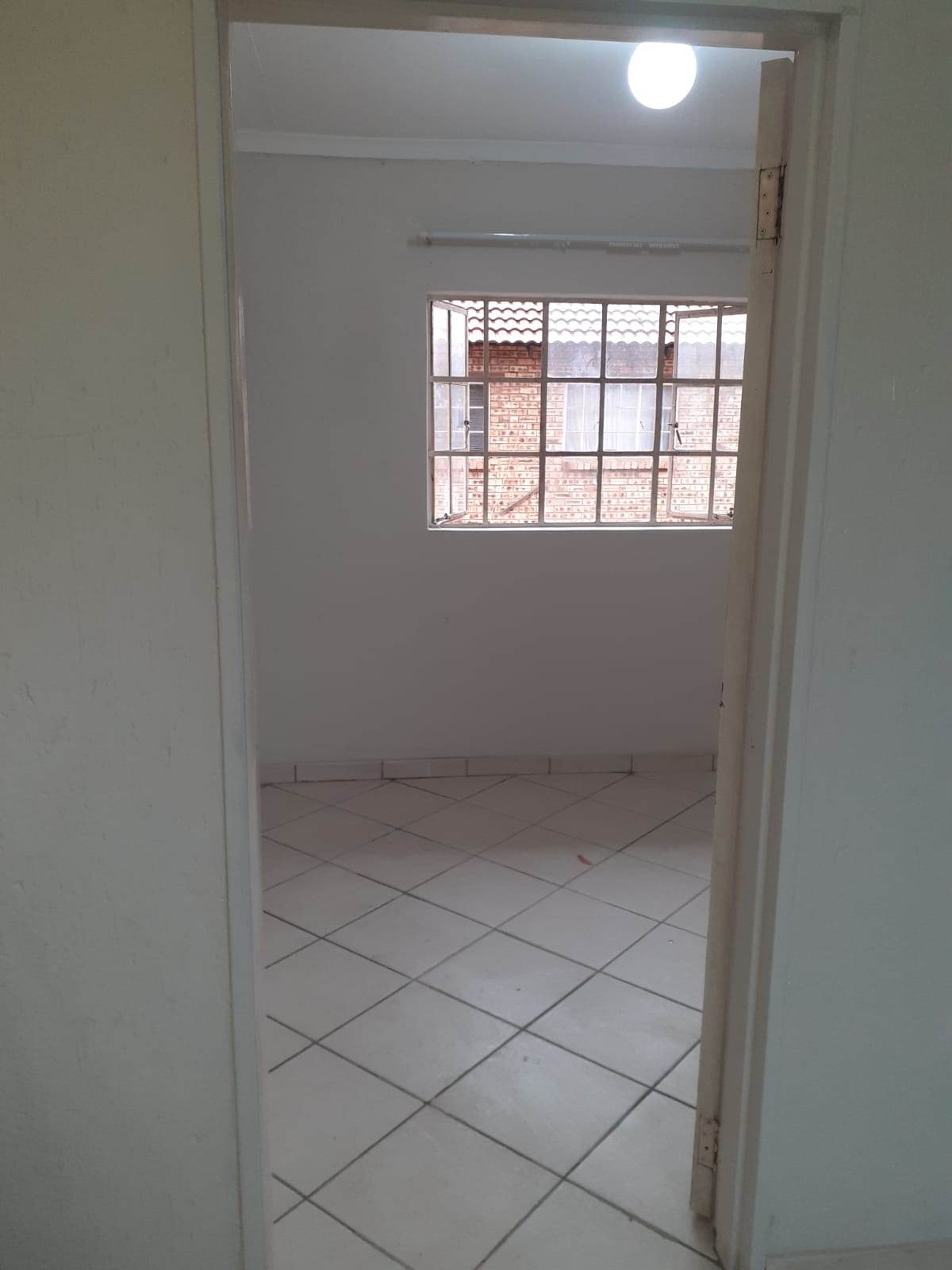 1 Bed Flat in Randfontein Central photo number 7