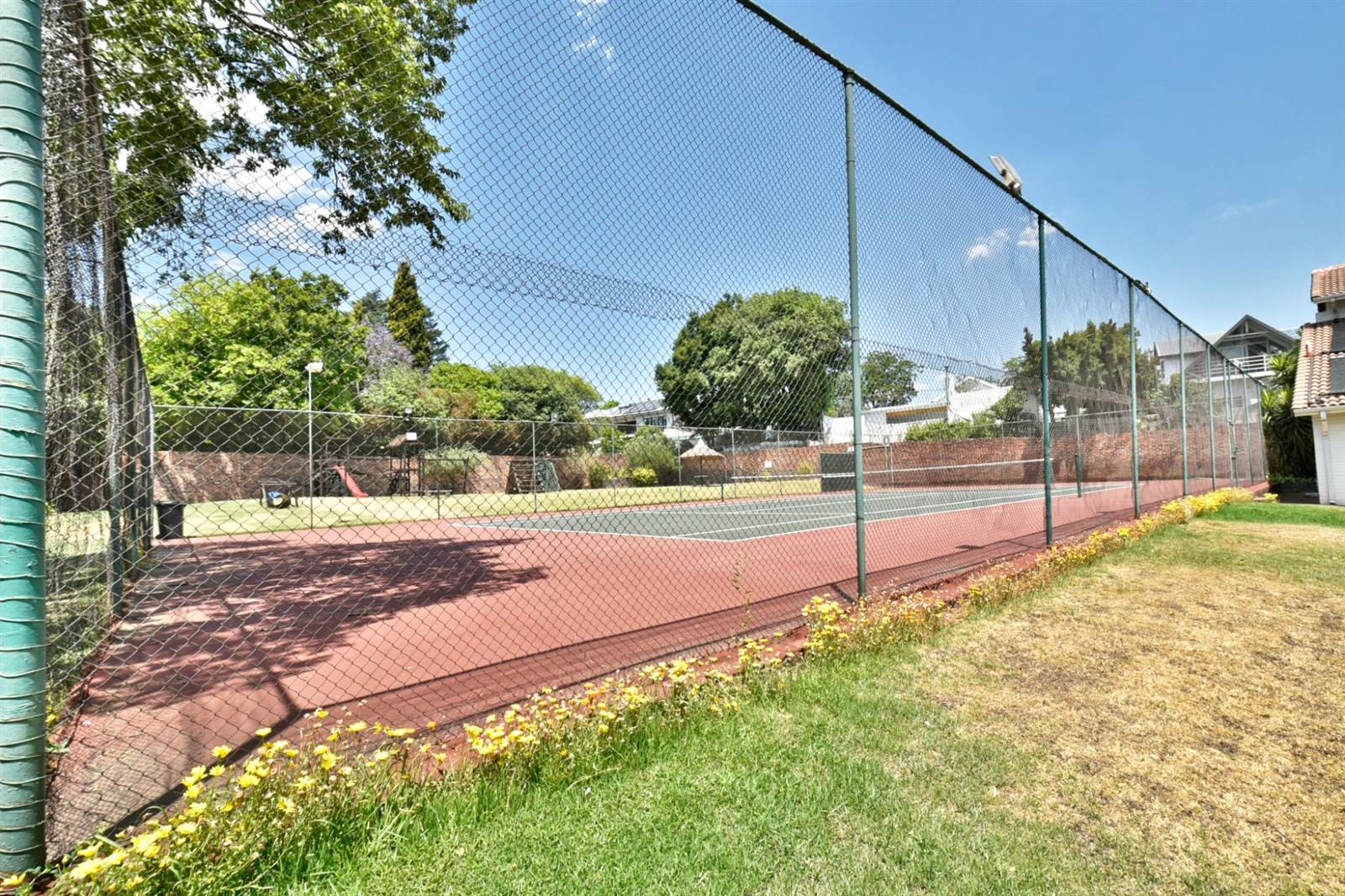 2 Bed Townhouse in Craighall Park photo number 23