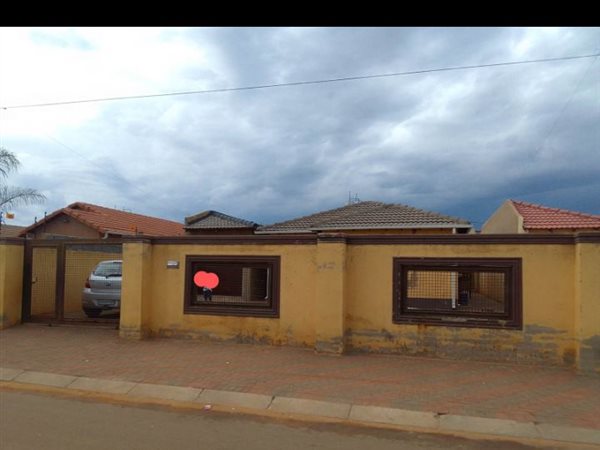 3 Bed House in Protea Glen