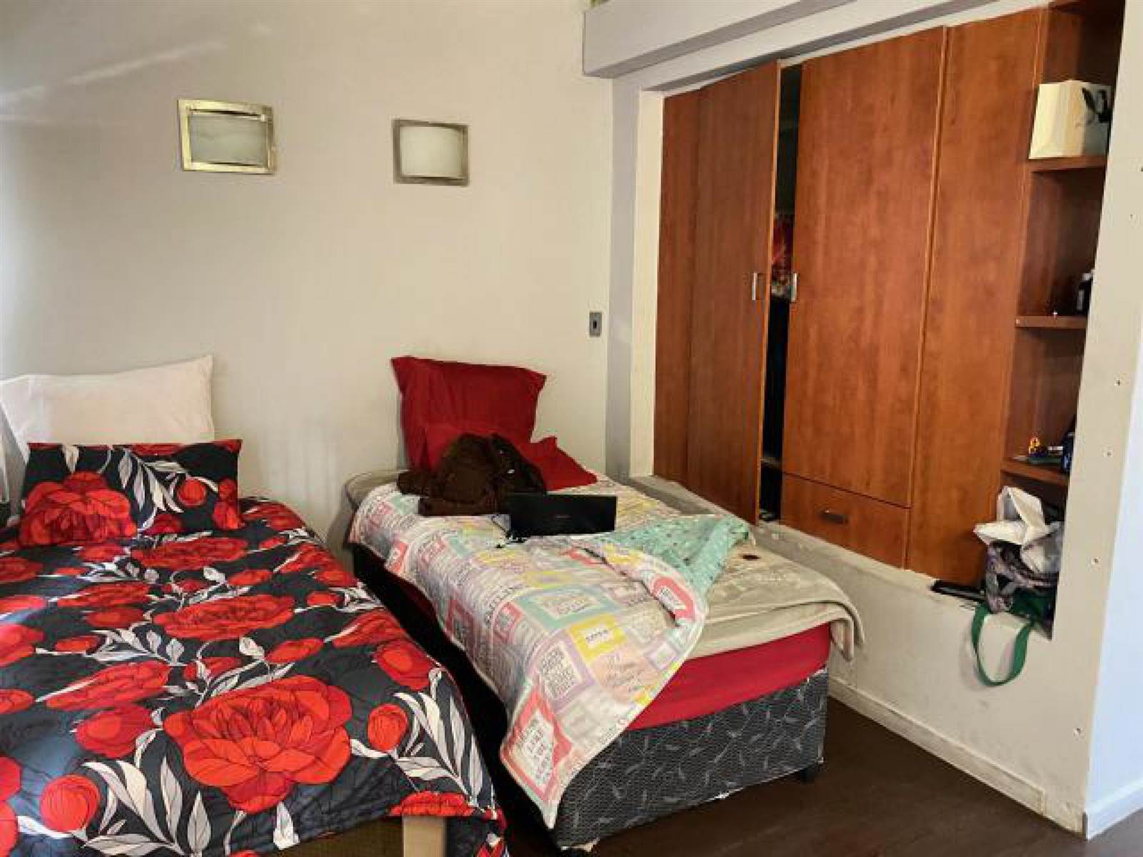 2 Bed Townhouse in Braamfontein photo number 8