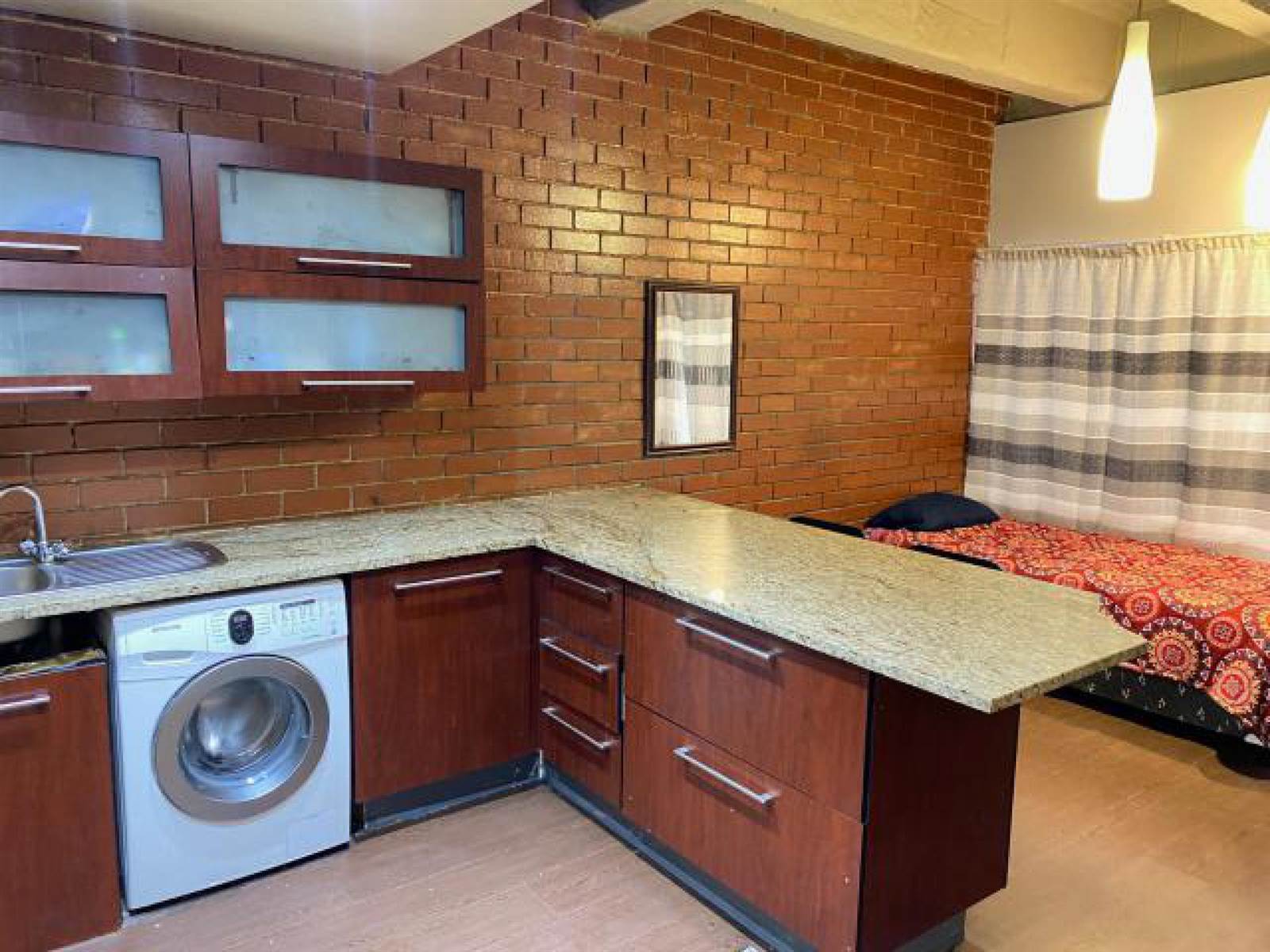2 Bed Townhouse in Braamfontein photo number 3