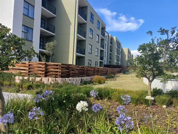1 Bed Apartment in Gordons Bay Central