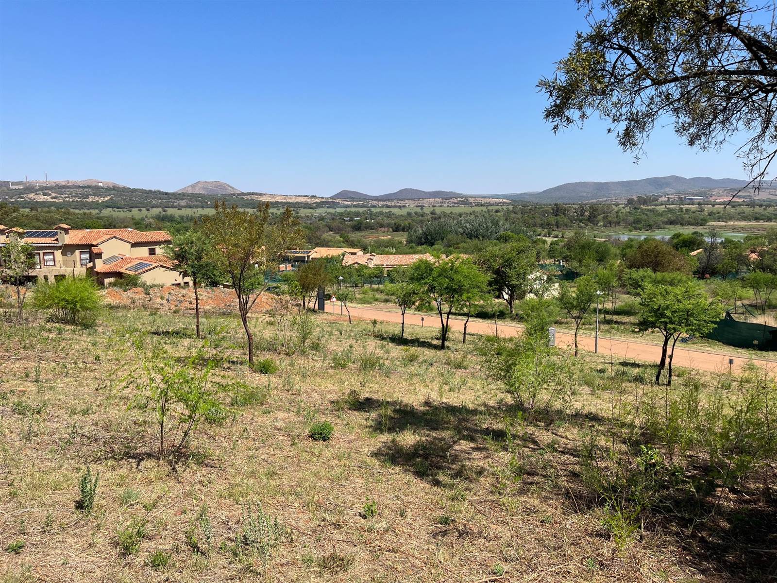 1319 m² Land available in Estate D Afrique photo number 5