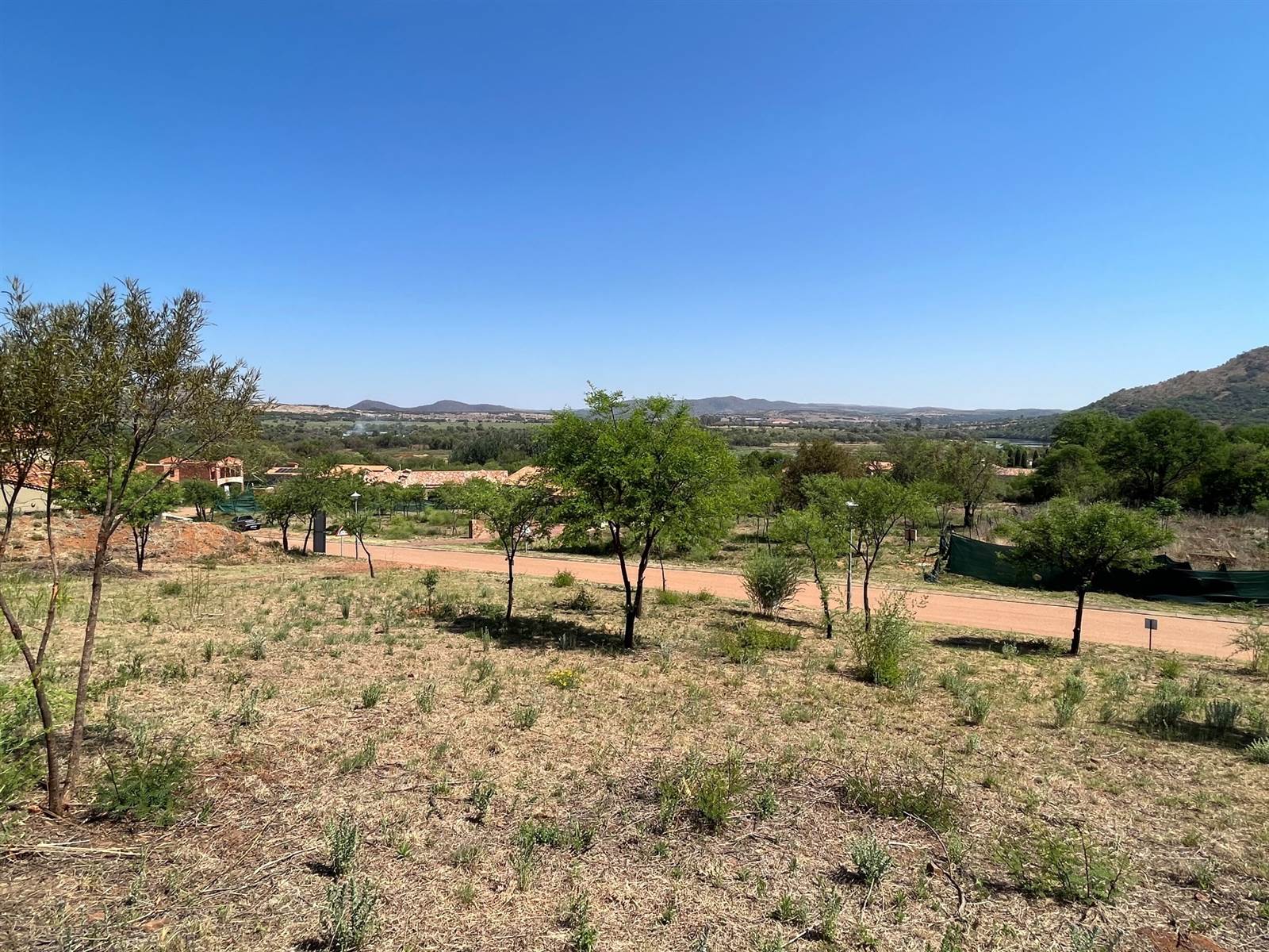 1319 m² Land available in Estate D Afrique photo number 2
