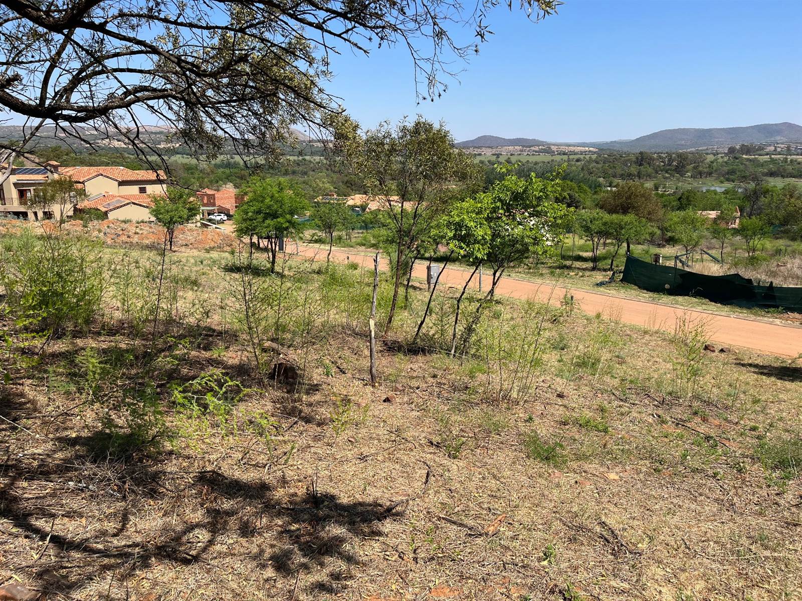 1319 m² Land available in Estate D Afrique photo number 4