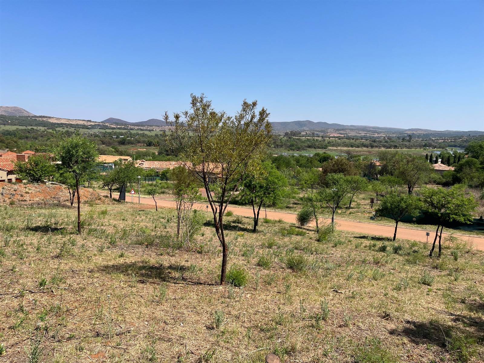 1319 m² Land available in Estate D Afrique photo number 3