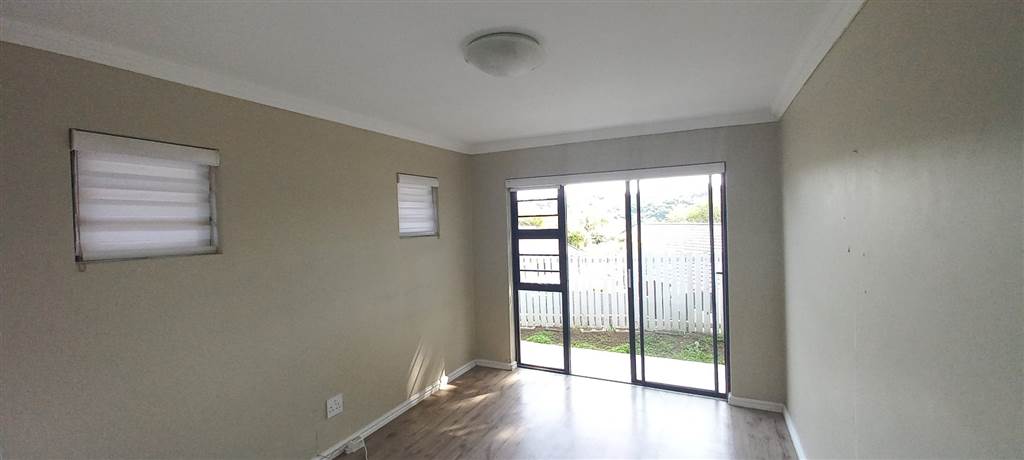 3 Bed Townhouse in Beacon Bay photo number 10