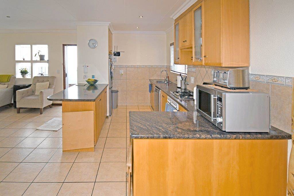 3 Bed House in Marais Steyn Park photo number 8