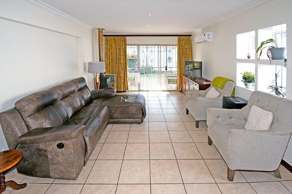 3 Bed House in Marais Steyn Park photo number 4